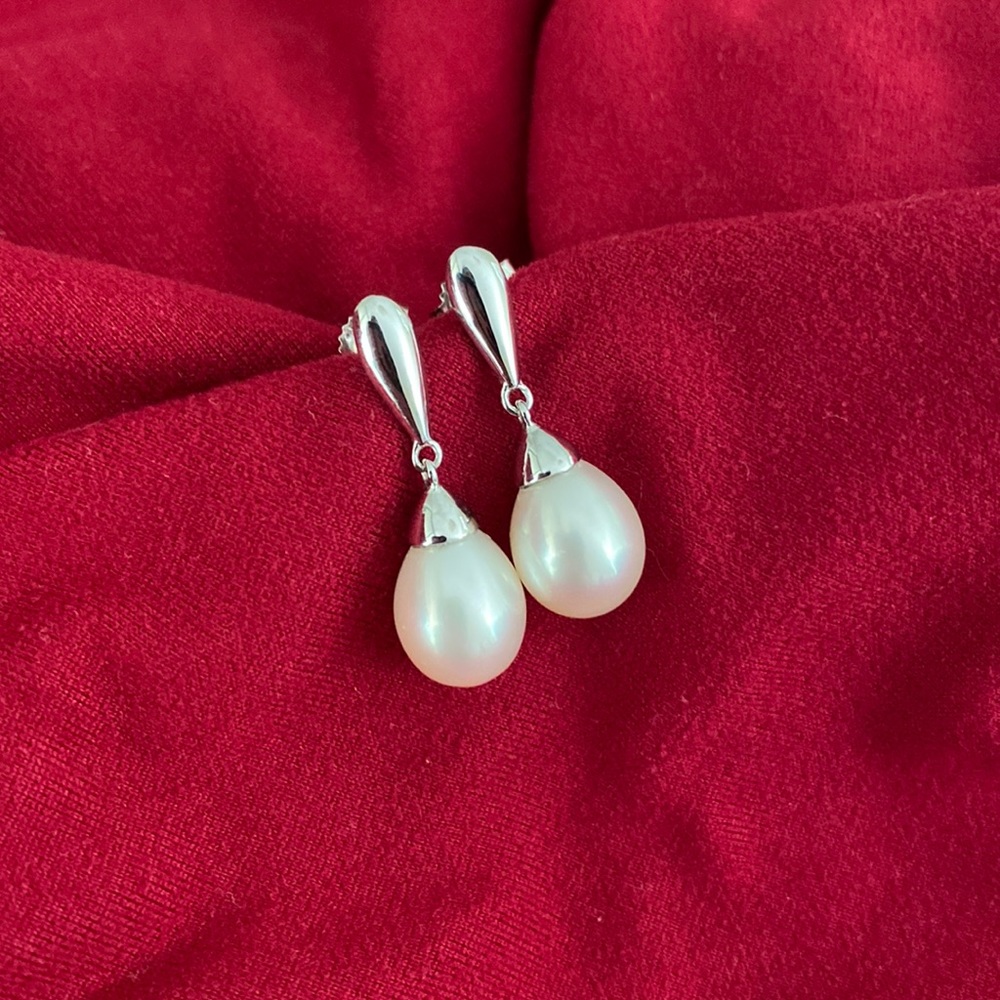 14K white gold and white pearl earrings